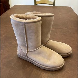 UGG Womans Tan size 9M boots